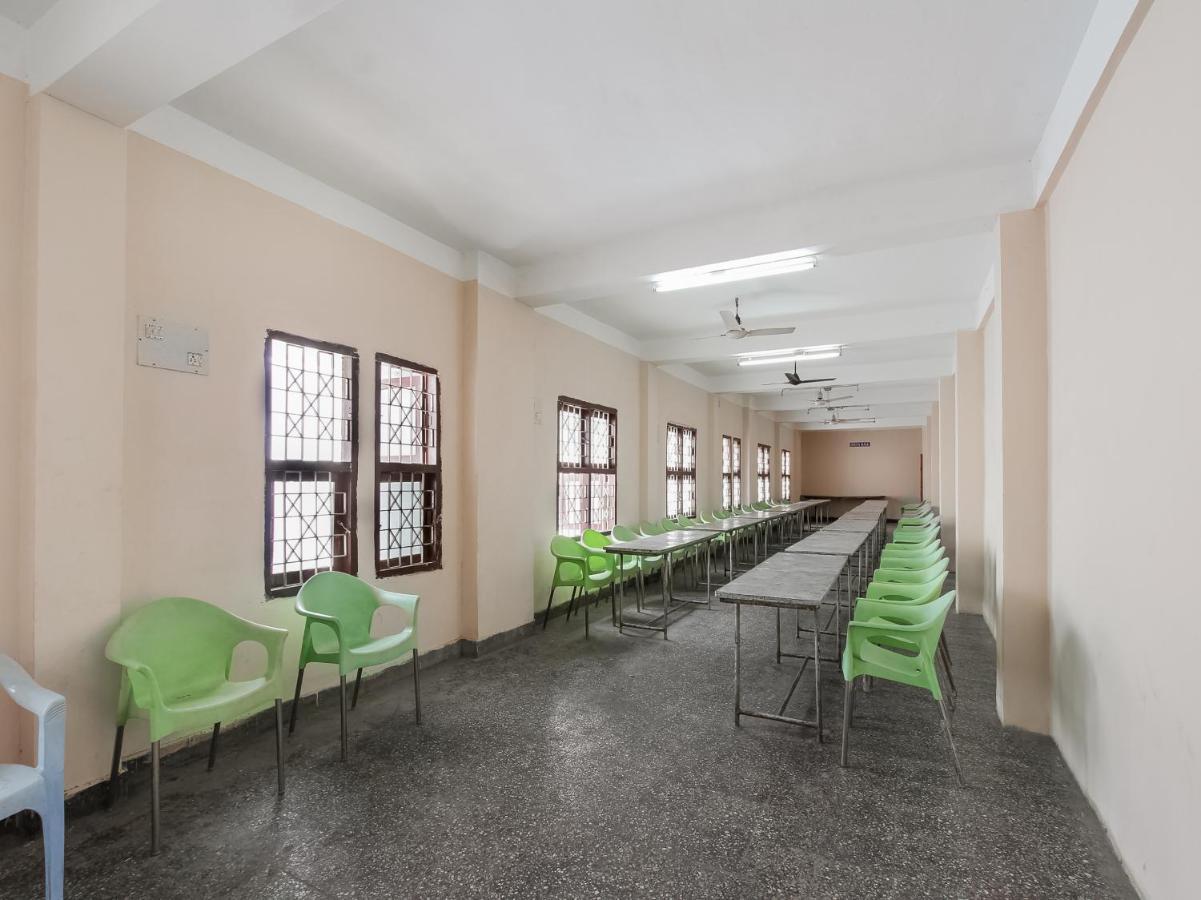 Spot On 43451 Hotel Sakunthala International Тирунелвели Экстерьер фото